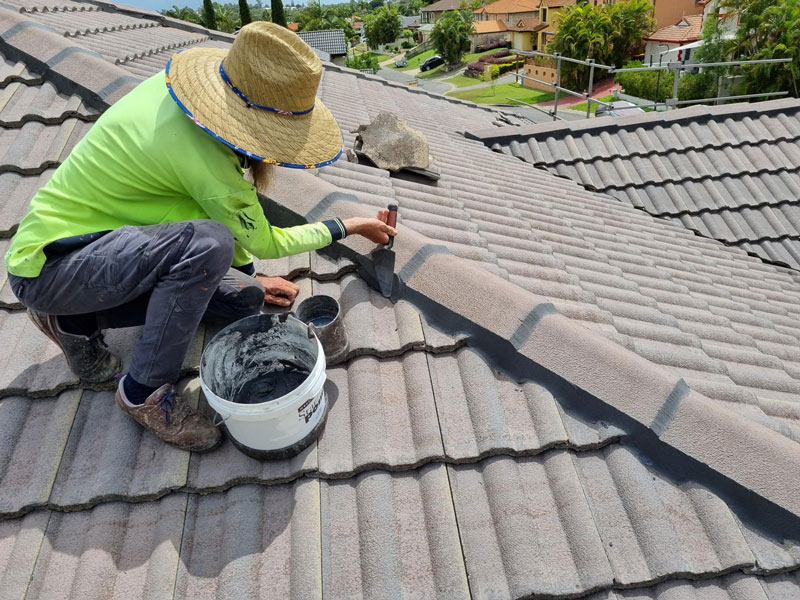 Roofer working on Melbourne home